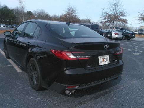 Used 2025 Toyota Camry SE FWD image 2