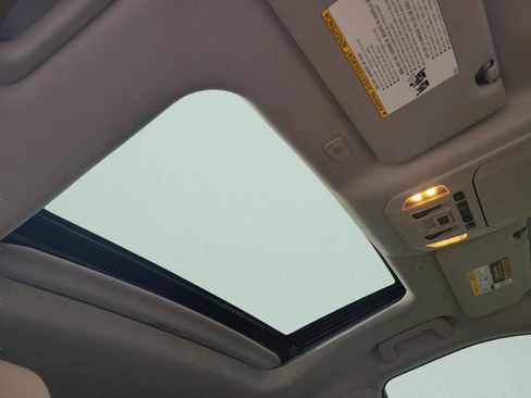 Used 2023 Toyota Highlander XLE image 22