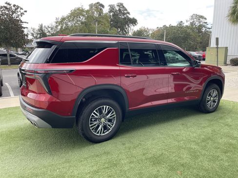 New 2025 Chevrolet Traverse LT w/ Enhanced Driving Package image 8