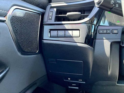 Certified 2024 Lexus ES 300h Ultra Luxury image 35