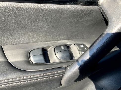 Used 2020 Nissan Rogue Sport SV FWD image 35