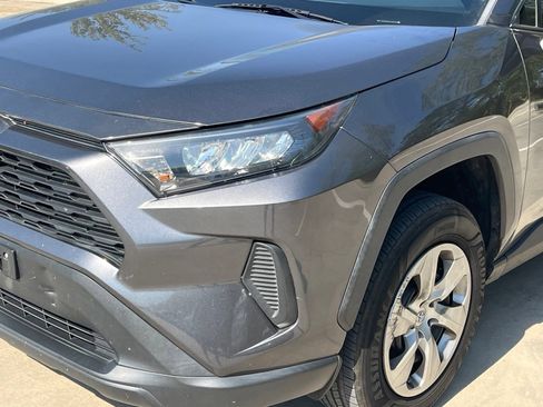 Used 2022 Toyota RAV4 LE FWD image 4