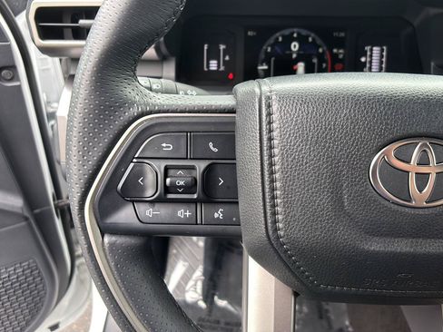 Used 2025 Toyota 4Runner SR5 AWD/4WD image 28