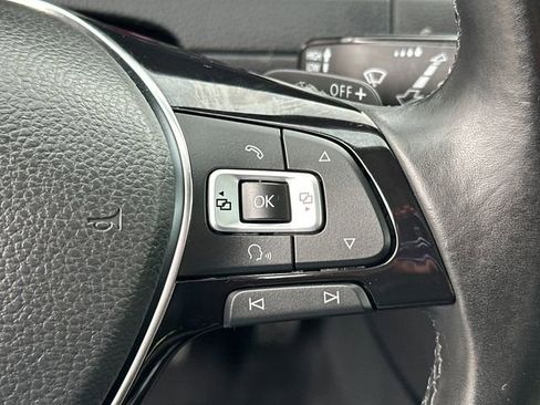 Used 2016 Volkswagen Golf SE image 30