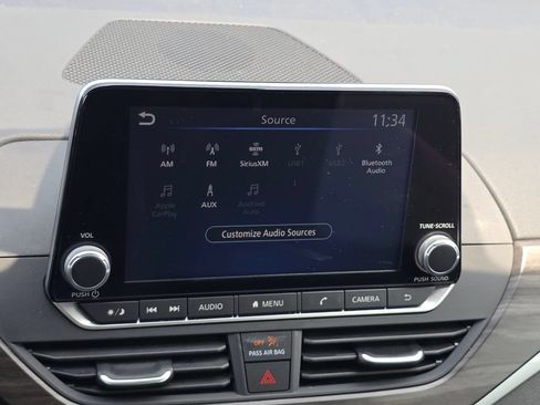 Used 2025 Nissan Altima 2.5 SV FWD image 12