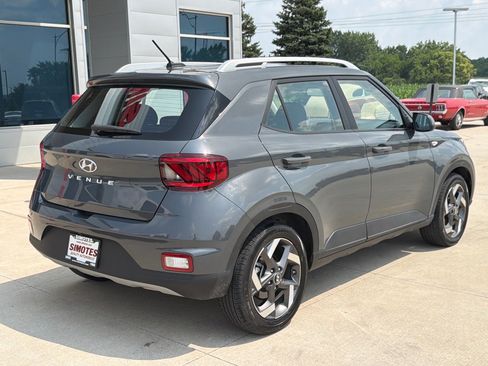 Used 2025 Hyundai Venue SEL FWD image 8