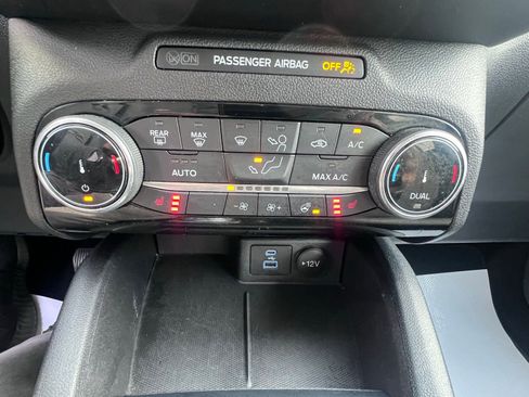 Used 2022 Ford Escape SE w/ SE Sport Appearance Package image 20