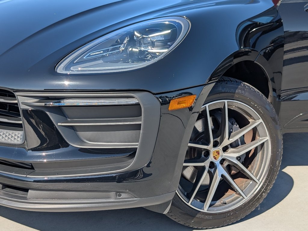 Certified 2025 Porsche Macan AWD/4WD image 10