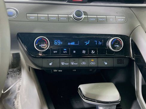 Used 2023 Hyundai Elantra SEL w/ Convenience Package FWD image 16