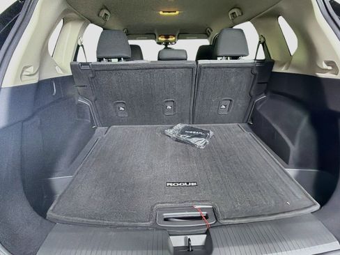 Used 2023 Nissan Rogue SV FWD image 27