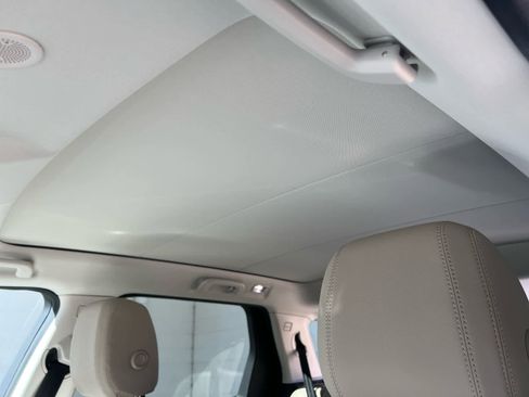 Used 2025 Land Rover Discovery Sport S image 14