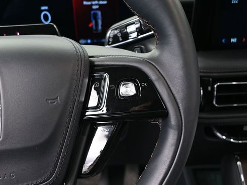 Used 2025 Lincoln Aviator Reserve w/ Jet Appearance Package image 31