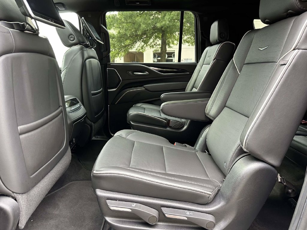 Used 2022 Cadillac Escalade ESV Sport w/ Touring Package AWD/4WD image 10