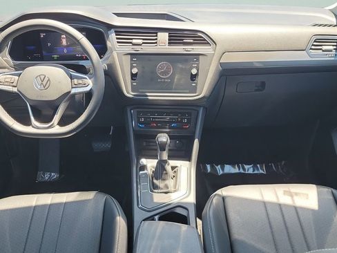 Used 2023 Volkswagen Tiguan SE FWD image 11