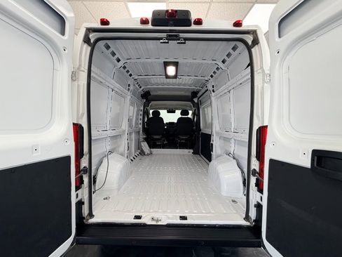 Used 2025 RAM ProMaster 2500 w/ Quick Order Package 22G SLT FWD image 6