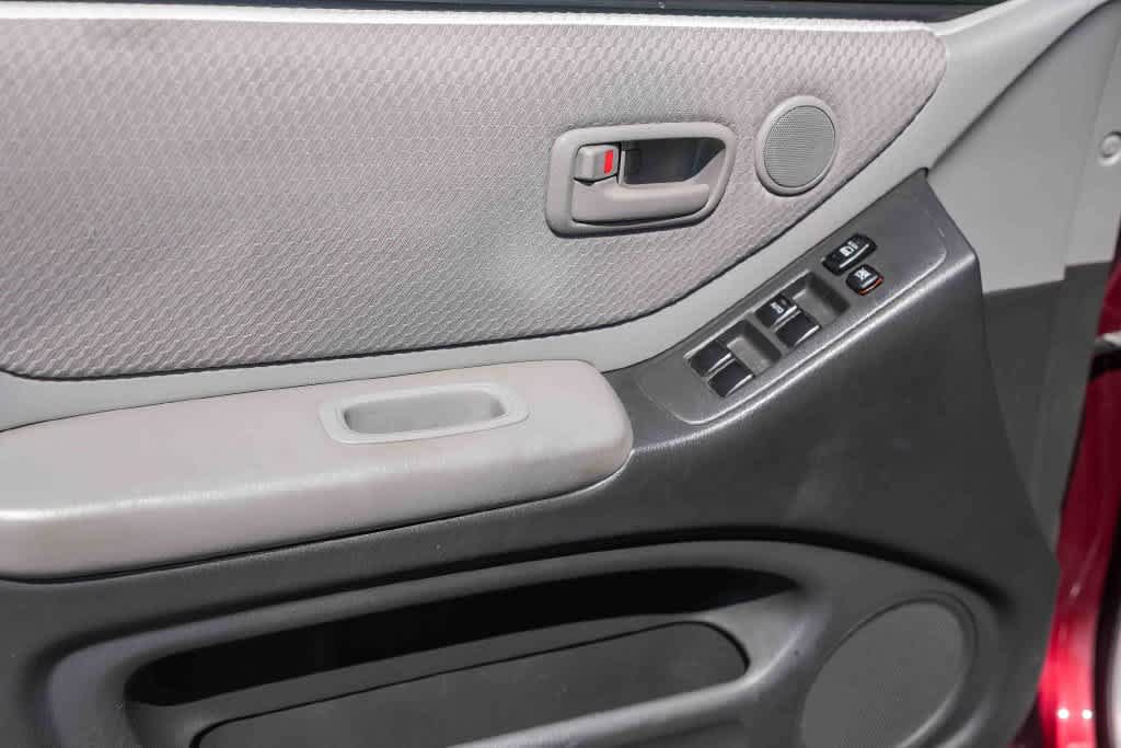 Used 2006 Toyota Highlander 2WD w/ 3rd Row image 21