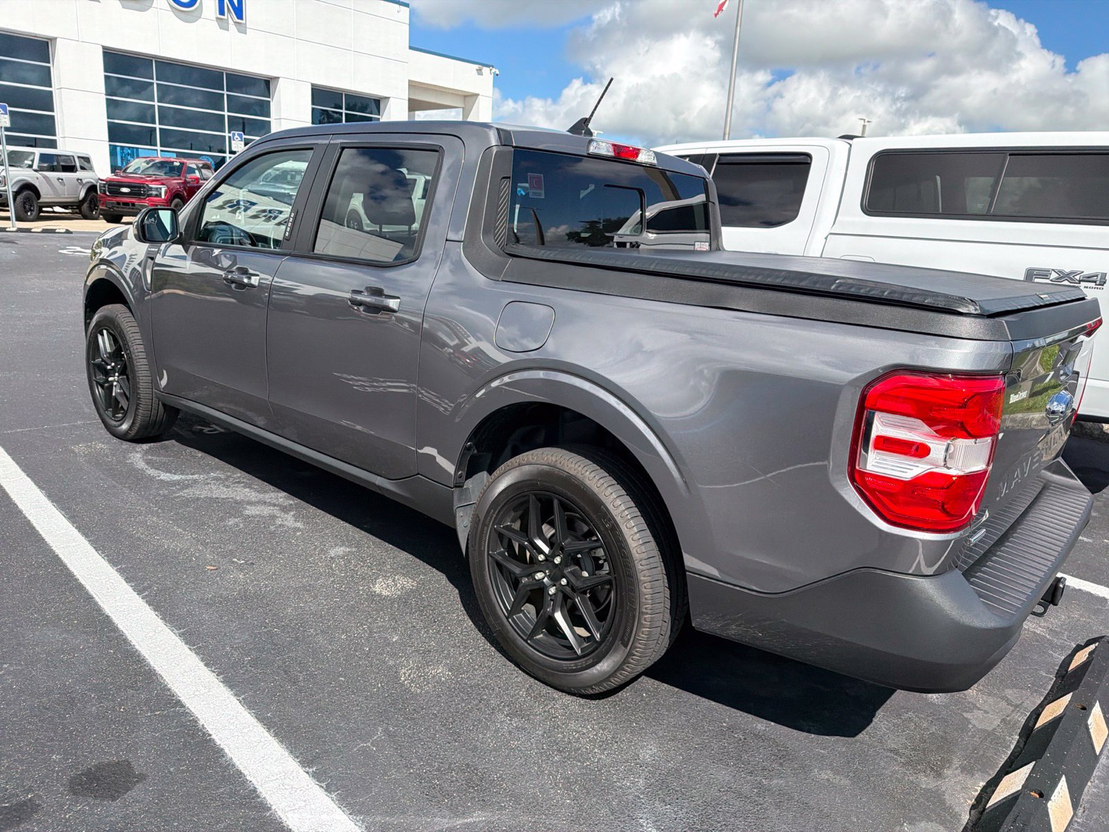Used 2023 Ford Maverick Lariat FWD image 5