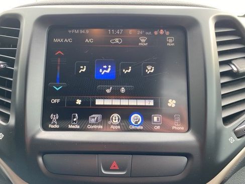 Used 2016 Jeep Cherokee Latitude w/ Cold Weather Group image 28