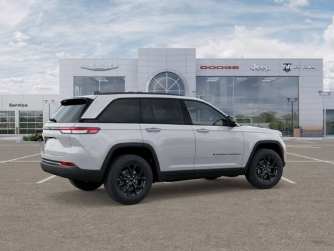 New 2025 Jeep Grand Cherokee Laredo image 4