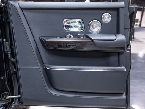 Used 2024 Rolls-Royce Phantom Sedan w/ The Phantom Package RWD image 26