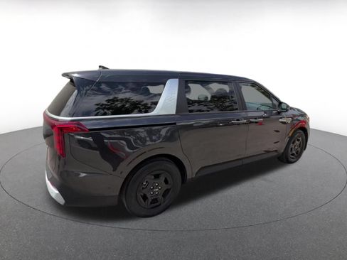 Used 2026 Kia Carnival FWD image 12