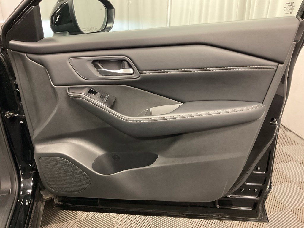 Used 2026 Nissan Rogue SL AWD/4WD image 29