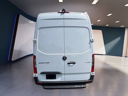 Used 2025 Mercedes-Benz Sprinter 2500 image 3