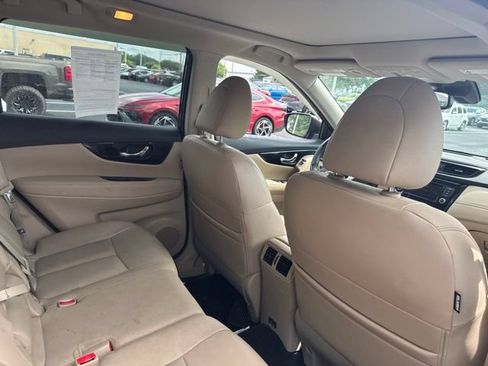 Used 2020 Nissan Rogue SL w/ Premium Package FWD image 9