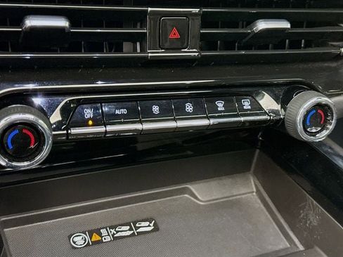 Used 2025 Chevrolet Tahoe High Country AWD/4WD image 18