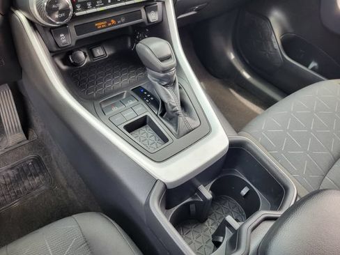Used 2022 Toyota RAV4 XLE FWD image 15