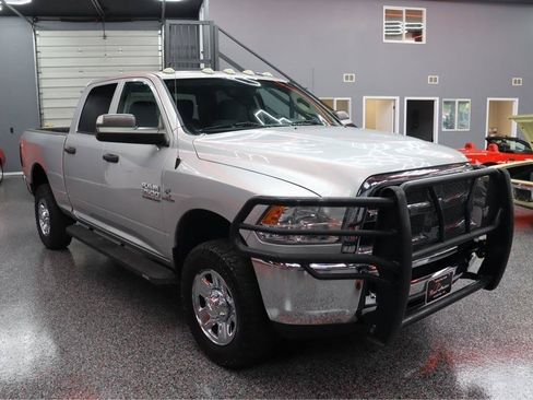 Used 2016 RAM 2500 Tradesman w/ Chrome Appearance Group AWD/4WD image 7