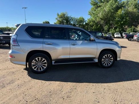 Used 2023 Lexus GX 460 Luxury w/ Off Road Package AWD/4WD image 6
