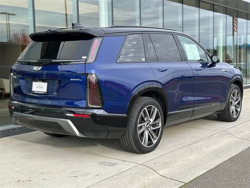 Used 2026 Cadillac Vistiq Sport image 5