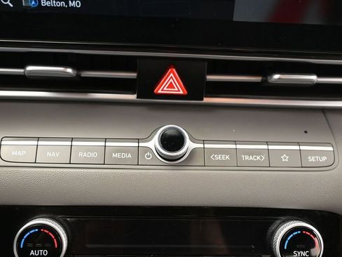 Used 2023 Hyundai Elantra SEL w/ Convenience Package FWD image 21