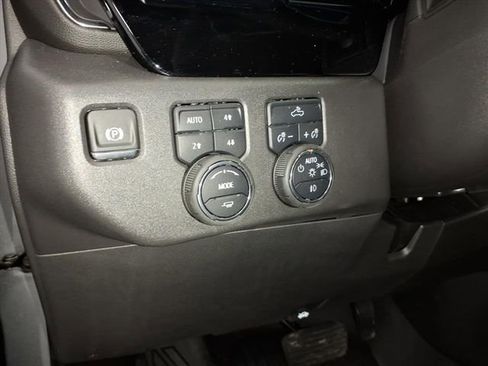 Used 2025 Chevrolet Silverado 1500 LT Trail Boss w/ Convenience Package II AWD/4WD image 19