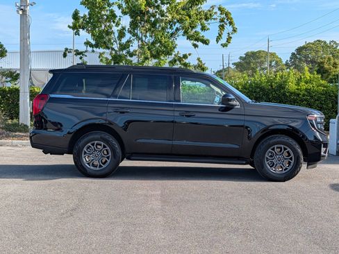 Used 2025 Ford Expedition Active image 3