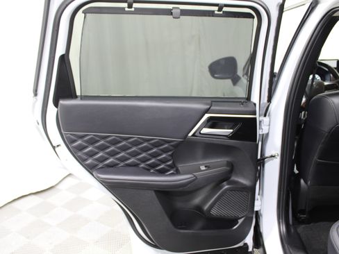 Used 2024 Mitsubishi Outlander SEL image 28