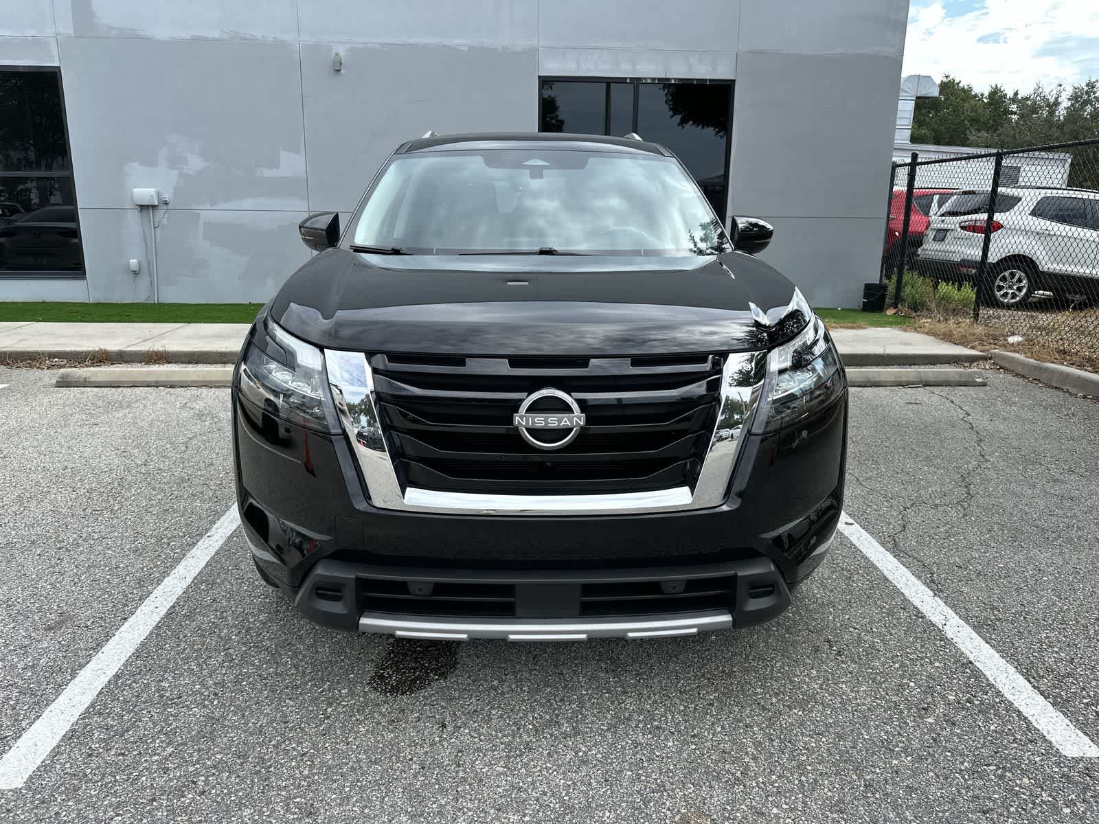 Used 2025 Nissan Pathfinder SL AWD/4WD image 12