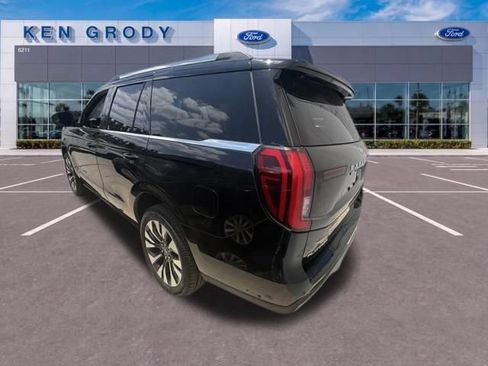 Used 2025 Ford Expedition Platinum w/ Driver's Package AWD/4WD image 3