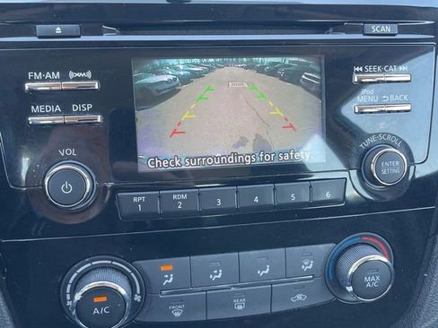 Used 2017 Nissan Rogue S image 10