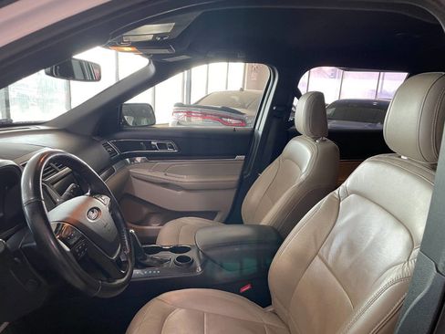 Used 2018 Ford Explorer Limited image 16
