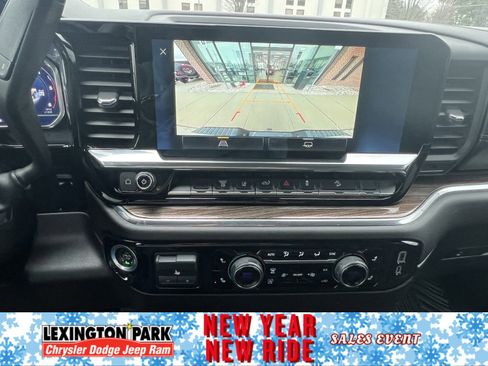 Used 2024 Chevrolet Silverado 2500 LT w/ Convenience Package image 21