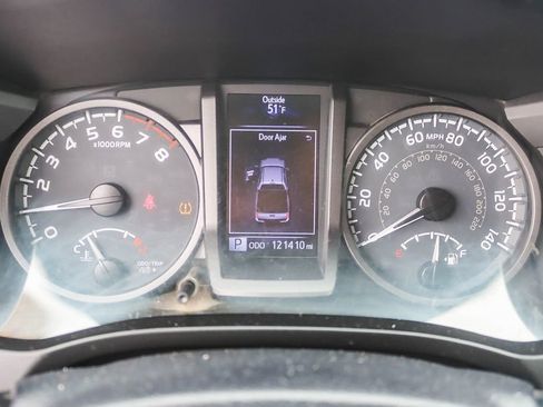 Used 2017 Toyota Tacoma SR5 image 10