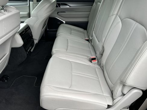 Certified 2025 Jeep Wagoneer 4WD image 15