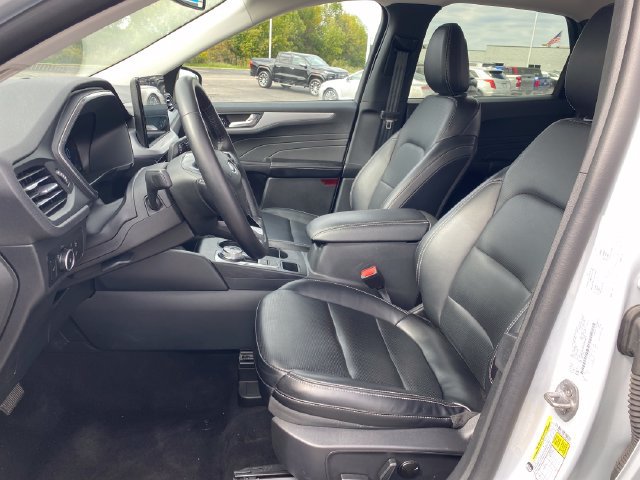 Used 2025 Ford Escape Platinum AWD/4WD image 16