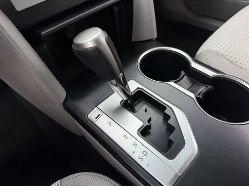 Used 2013 Toyota Camry LE FWD image 18