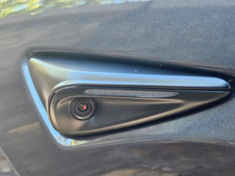 Used 2024 Tesla Model Y 2WD image 31