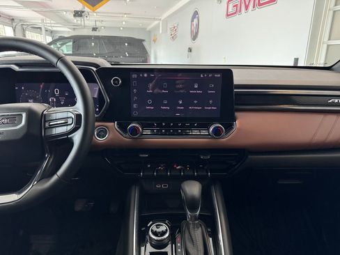 Certified 2025 GMC Canyon AT4 AWD/4WD image 17