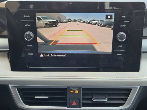 Used 2025 Volkswagen Taos SE FWD image 17