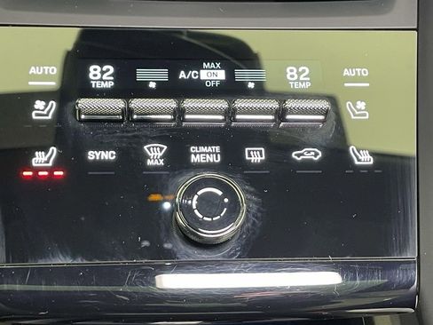 Used 2025 Porsche Macan 4 Electric image 32